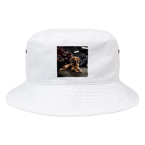 ガレージにいる犬 Bucket Hat