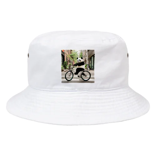 街の中を自転車で走るパンダ Bucket Hat