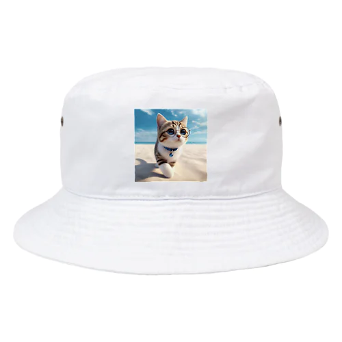 南国の海辺を歩く勇ましさに胸キュン猫 Bucket Hat