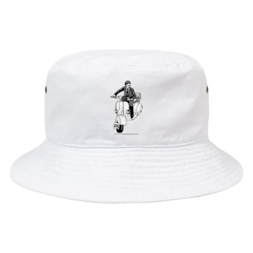 クラシックスクーターに乗る男性 Bucket Hat