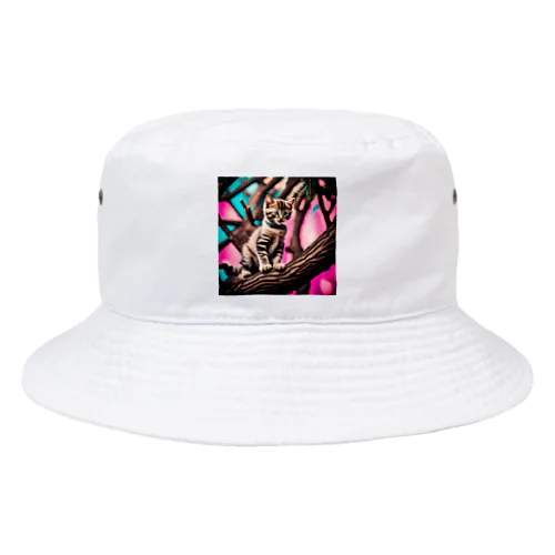 木に登る子猫 Bucket Hat