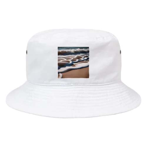 海岸に広がる砂浜と波打ち際 Bucket Hat