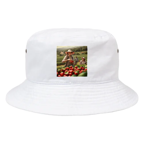 イチゴ狩りを楽しんでる観光客 Bucket Hat