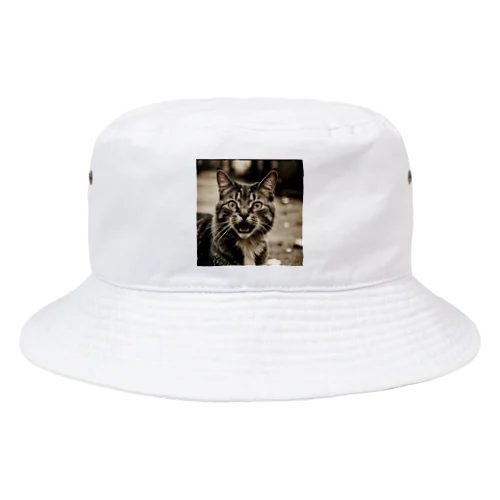 怒ってるネコ Bucket Hat