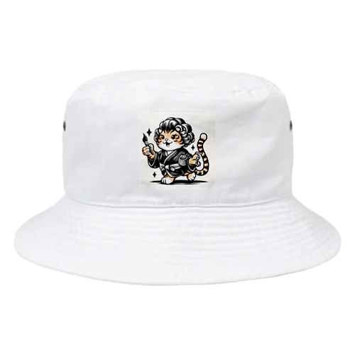 虎筆女将 Bucket Hat