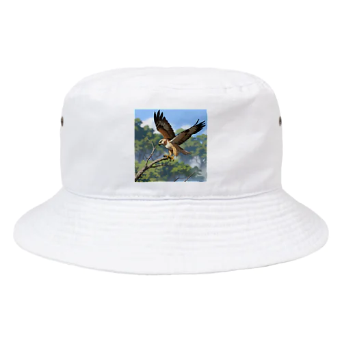 空中でバランスを保っているタカ Bucket Hat