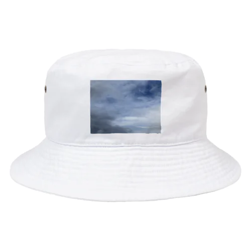 4月16日　吹き荒れる風と雲 Bucket Hat