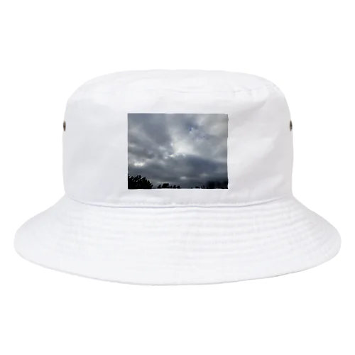 4月22日　吹き荒れる風と雲 Bucket Hat