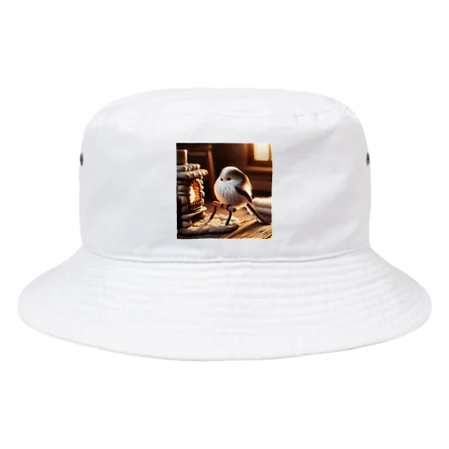 暖炉であたたまるかわいいシマエナガ Bucket Hat