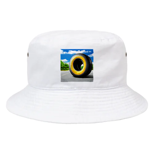 この重そうなタイヤを運べと？ Bucket Hat