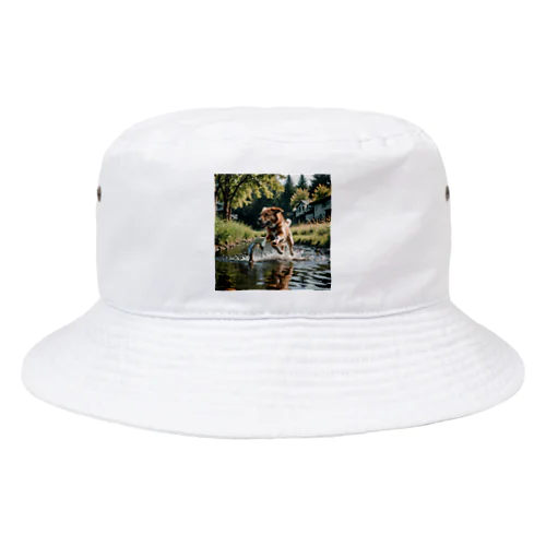 水辺を走る犬 dog runnning on the water Bucket Hat