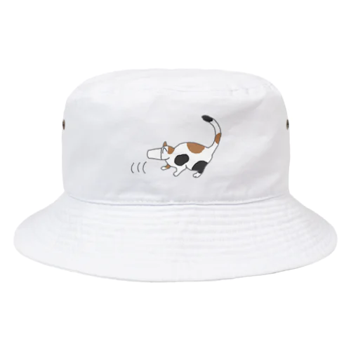 紙コップから頭が抜けず後ずさりする猫 Bucket Hat