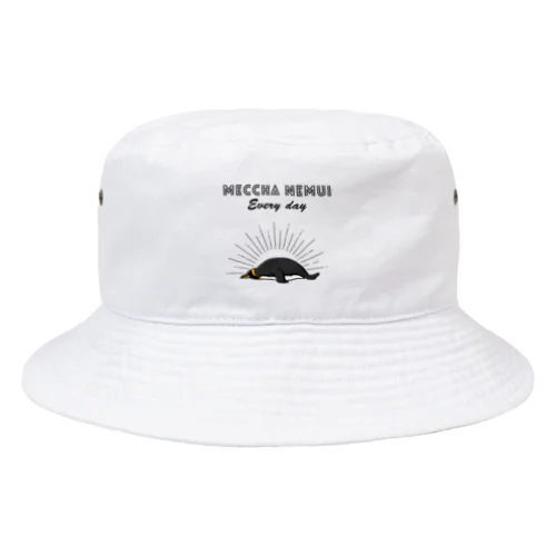 MECCHA NEMUI ペンギン Bucket Hat