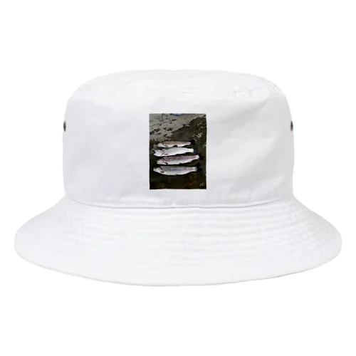 大漁！ニジマス Bucket Hat