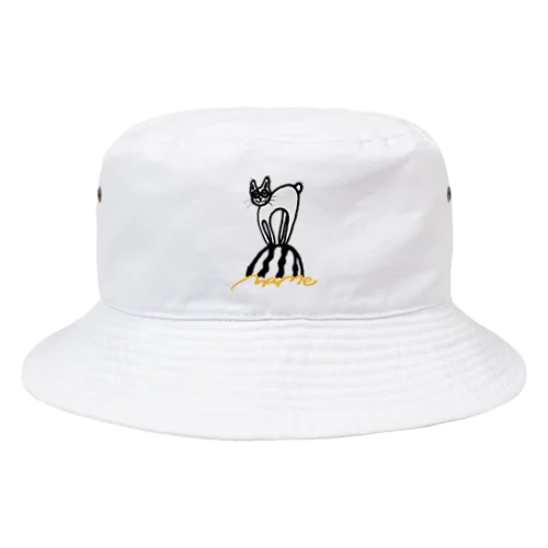 スイカに乗った豆ちゃん Bucket Hat