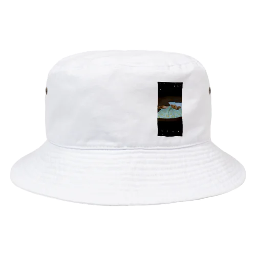 赤目のアイツはお前を見ている Bucket Hat