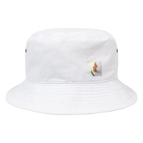 採れたてオクラ１つ、どうぞ。なミネラル豊富な土のはにわさん。 Bucket Hat