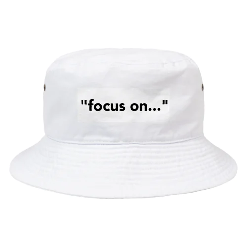 "focus on..." バケットハット