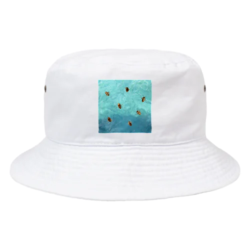 海を泳ぐチャイロチビゲンゴロウ Bucket Hat