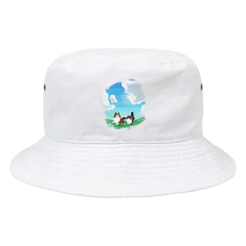 シェルティ2匹×青空の下の草原 Bucket Hat