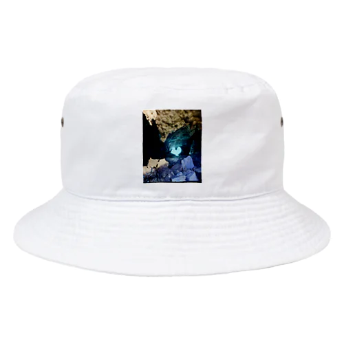 鍾乳洞の青いハート Bucket Hat