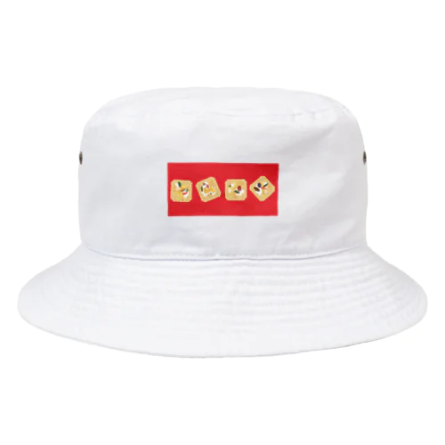 皿に盛られたクラッカー Bucket Hat