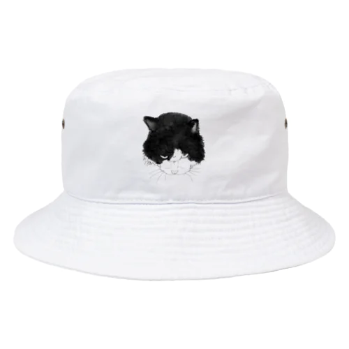 睨みネコ' Bucket Hat