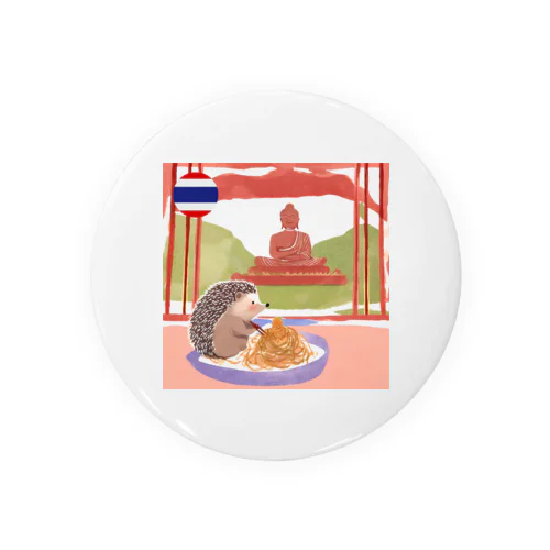 タイでパッタイを食べているハリネズミ 缶バッジ