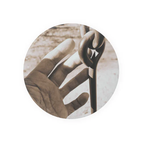 finger Tin Badge