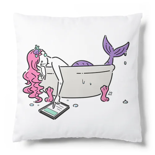 浴室でタブレットを使う人魚【ピンク】 Cushion