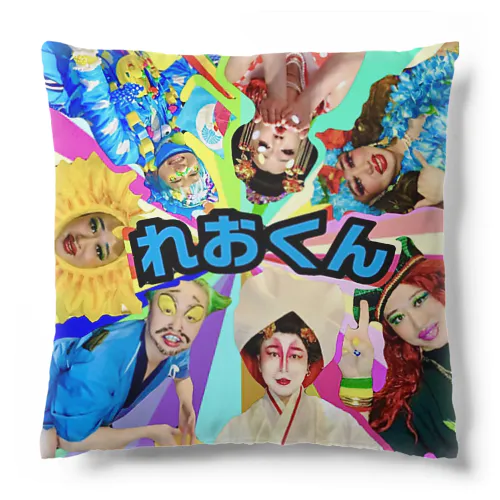 私に背中を押し当てて💖 Cushion