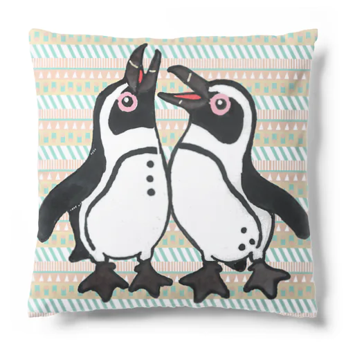 仲良く鳴き合うケープペンギン背景ありA Cushion