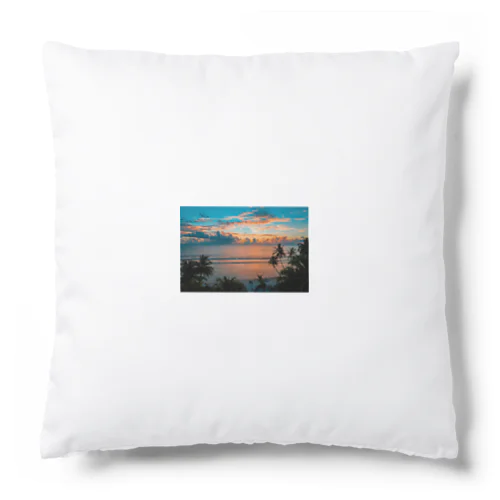 海と夕陽のコントラスト Cushion