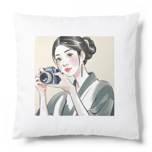 和美さん写真を撮る Cushion