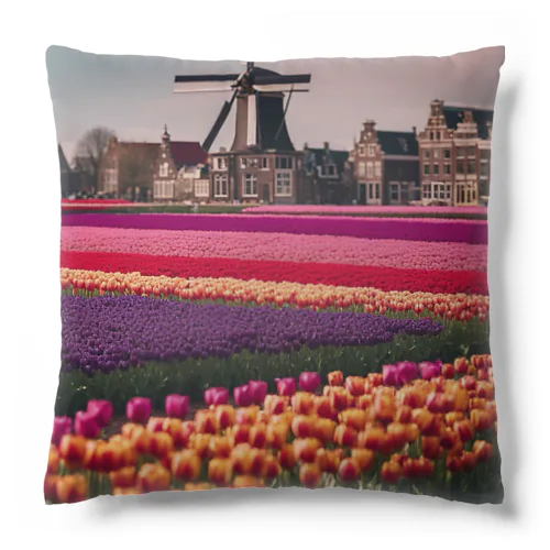 オランダのチューリップ畑と風車のある風景 Cushion