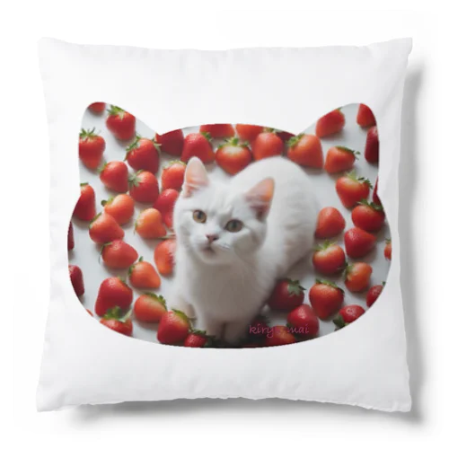 いちごねこ Cushion