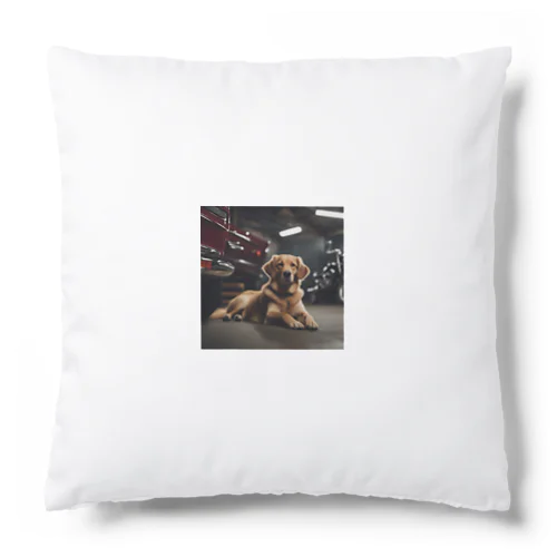 ガレージにいる犬 Cushion