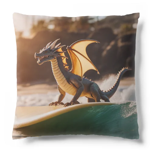 ドラゴンがサーフィンをしています Cushion