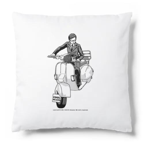 クラシックスクーターに乗る男性 Cushion