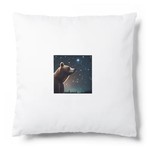 星を眺めるかわいい熊 Cushion