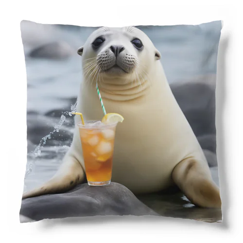 アイスティーを飲むアザラシ Cushion