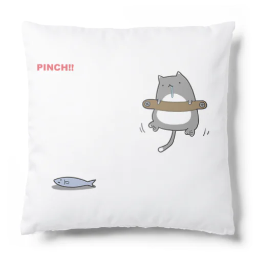 磔の刑の最中に魚を見つけた猫 Cushion