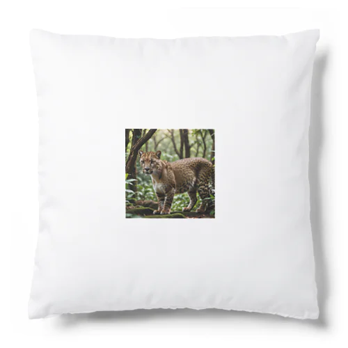 ジャングルを歩くヒョウ Cushion