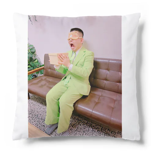 ことが起きるぜ！お届け物 Cushion