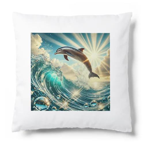 太陽の光に輝く水面を泳ぎ、水しぶきを上げてジャンプするイルカ Cushion