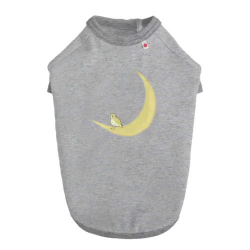 The watching moon and the resting yellow bird. ドッグTシャツ