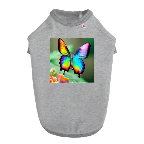 花に舞い降りた虹色の蝶のグッズ ドッグTシャツ
