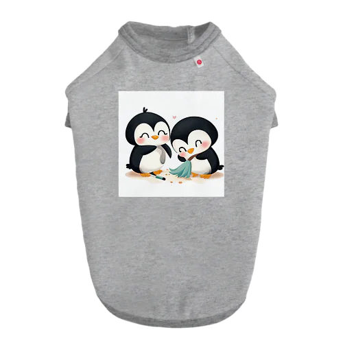 Penguin cleaning（掃除をするペンギン） Dog T-shirt