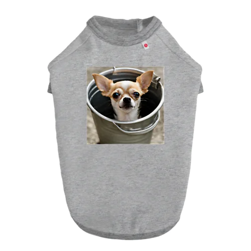 バケツに入ったチワワ Dog T-shirt