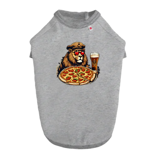 軍曹ライオンが愛するビールとピザ Dog T-shirt